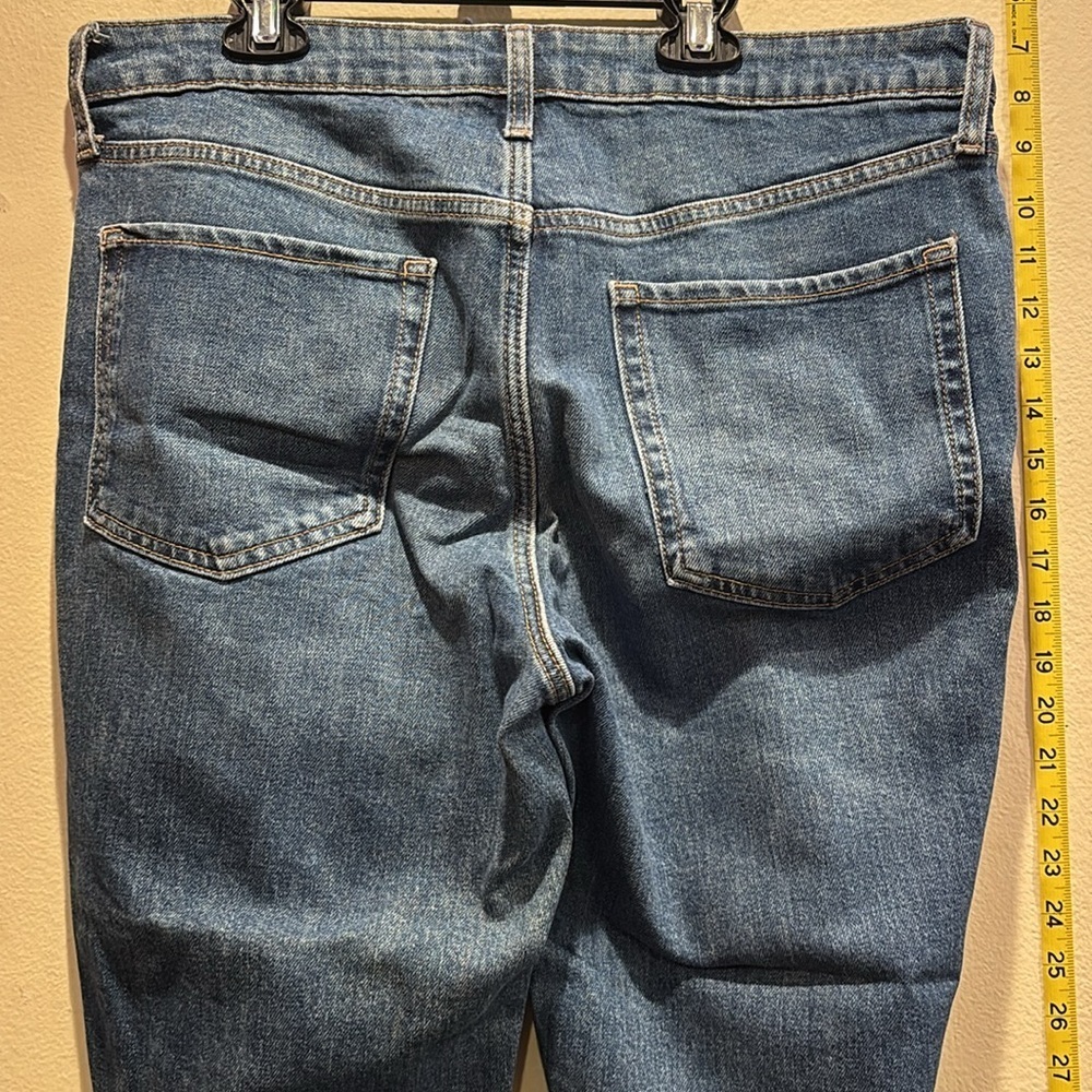 Old Navy Men's Relaxed Denim Jeans - Picture 3 of 6